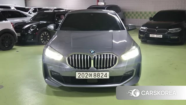 BMW 1 Series (F40) 2023 Серебристо-серый из Кореи