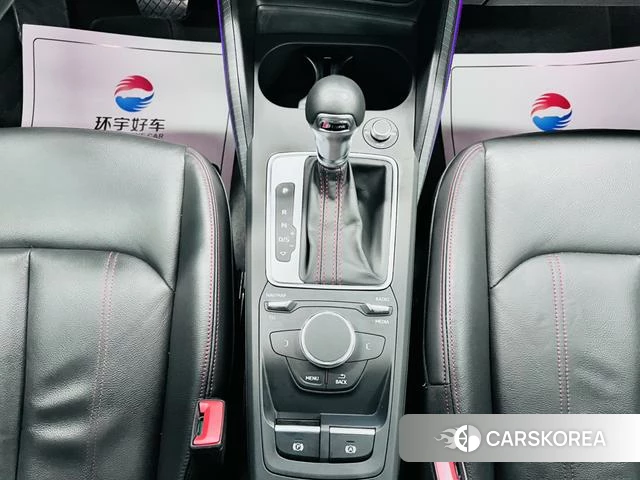 Audi Q2L 2022 Белый из Китая
