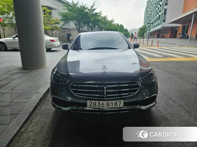 Mercedes-Benz E-Class W213 2023 Серый из Кореи