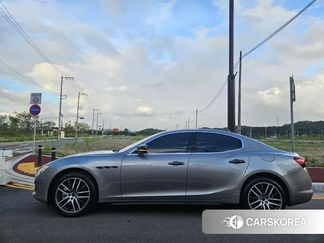 Maserati Ghibli 2018 Серебристо-серый из Кореи