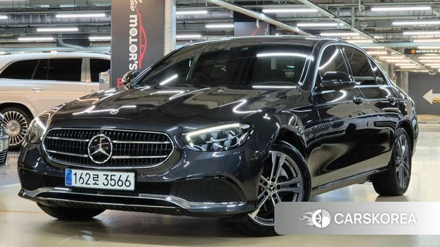 Mercedes-Benz E-Class W213 2023 Серый из Кореи