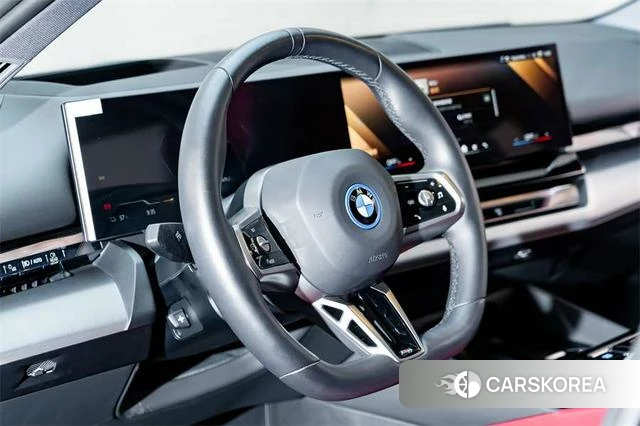 BMW i5 2025 Черный из Китая