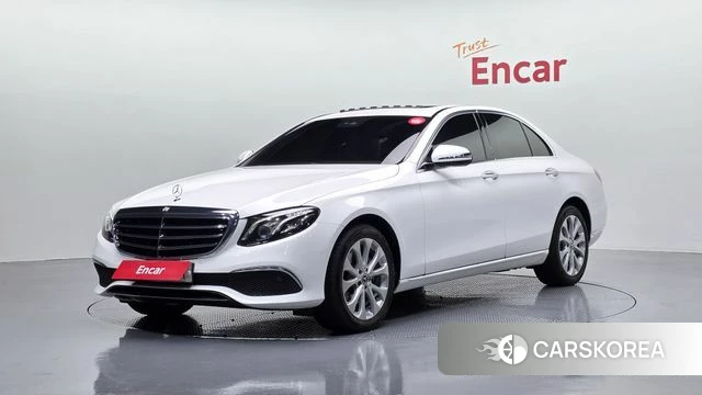 Mercedes-Benz E-Class W213 2019 Белый из Кореи