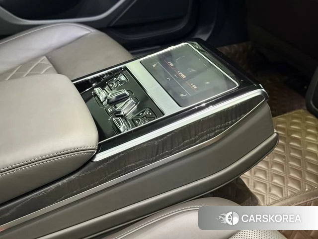 Audi A8 2024 Черный из Китая