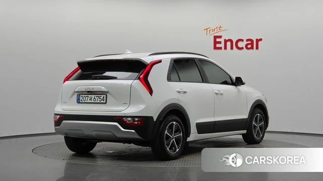 Kia Di Ol Nu Niro 2023 Белый из Кореи