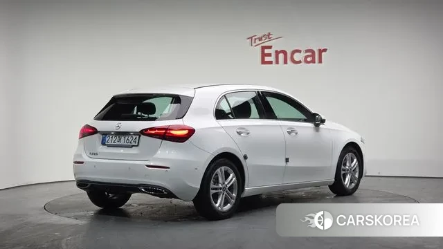 Mercedes-Benz A-Class W177 2025 Белый из Кореи