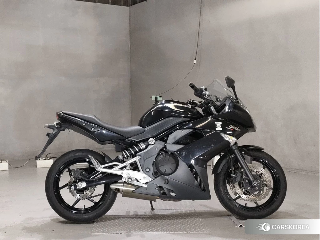 Проданный Kawasaki NINJA 400R 2011 из Японии, фото 2