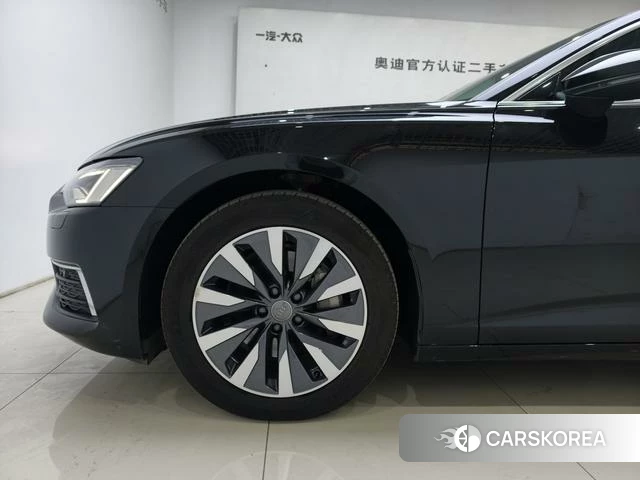 Audi A6L 2021 Черный из Китая