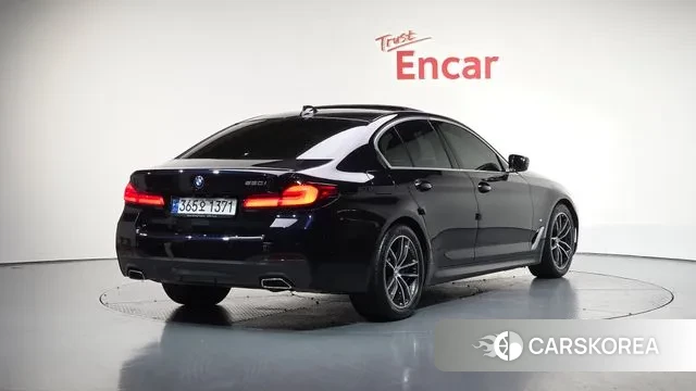 BMW 5 Series (G30) 2022 Черный из Кореи