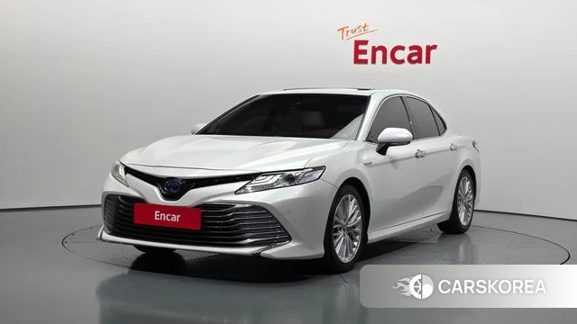 Toyota Camry (XV70) 2018 Белый из Кореи
