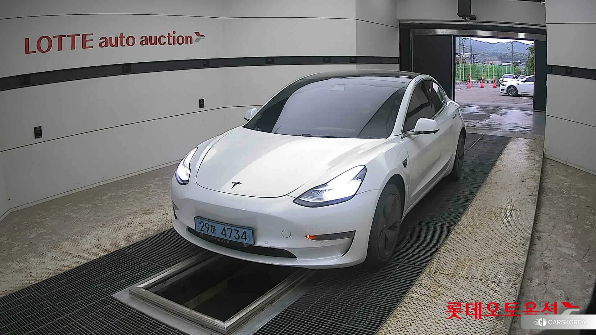 Tesla Model 3 Standard Range Plus RWD 2020 Pearl White Multi-coat из Кореи