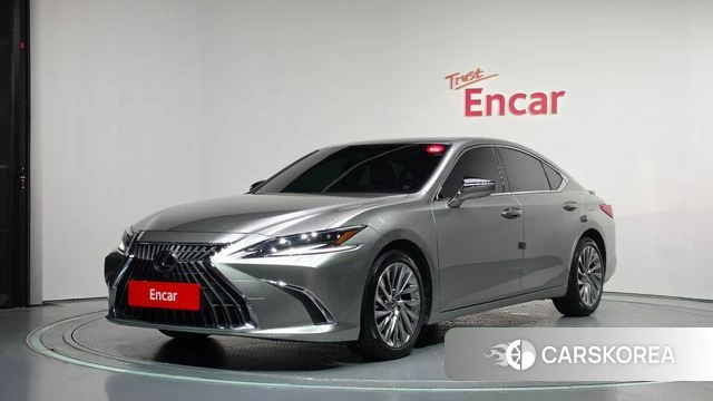 Lexus ES300h 7th generation 2023 Серебристо-серый из Кореи