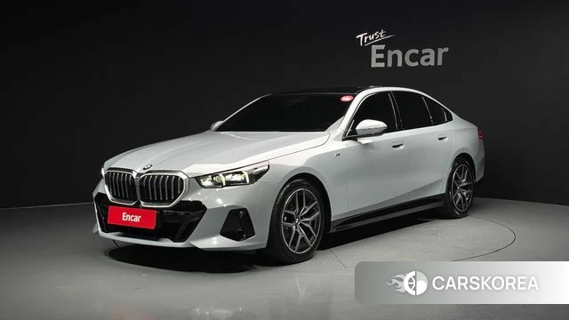 BMW 5 Series (G60) 2024 Светло-серебряный цвет из Кореи