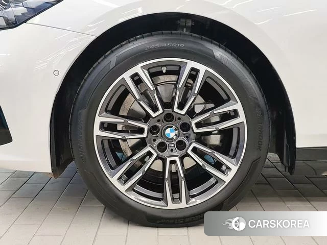 BMW 5 series 2024 Белый из Китая