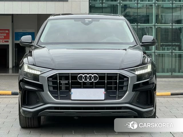 Audi Q8 2022 Черный из Китая