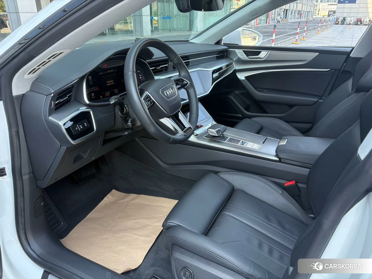 Audi A7 2021 Белый из Китая