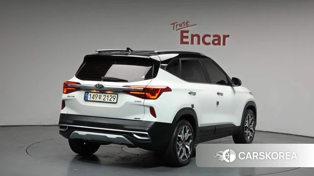 Kia Seltos 2021 Белый из Кореи