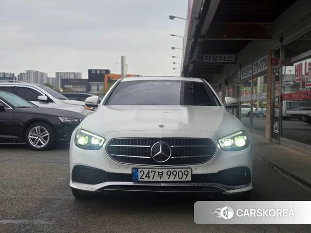 Mercedes-Benz E-Class W213 2022 Белый из Кореи