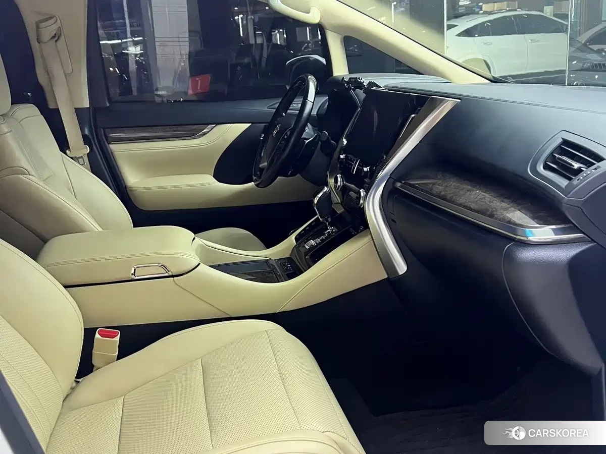 Toyota Vellfire 2022 Белый из Китая