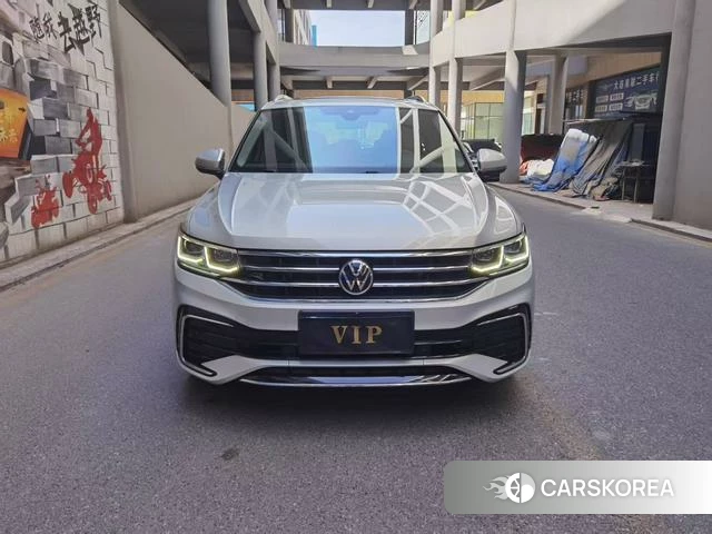 Volkswagen Tiguan L 2021 Шампань из Китая