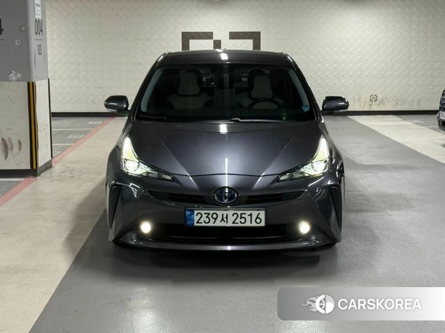 Toyota Prius 4th Generation 2021 Серебристо-серый из Кореи