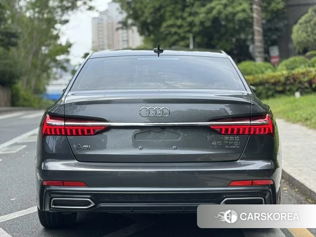 Audi A6L 2022 Темно-серый из Китая