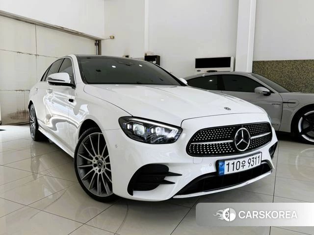 Mercedes-Benz E-Class W213 2021 Белый из Кореи