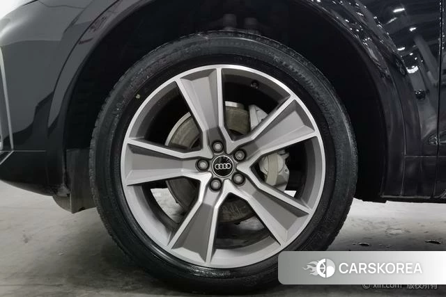 Audi Q5L 2023 Черный из Китая