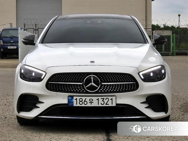 Mercedes-Benz E-Class W213 2023 Белый из Кореи