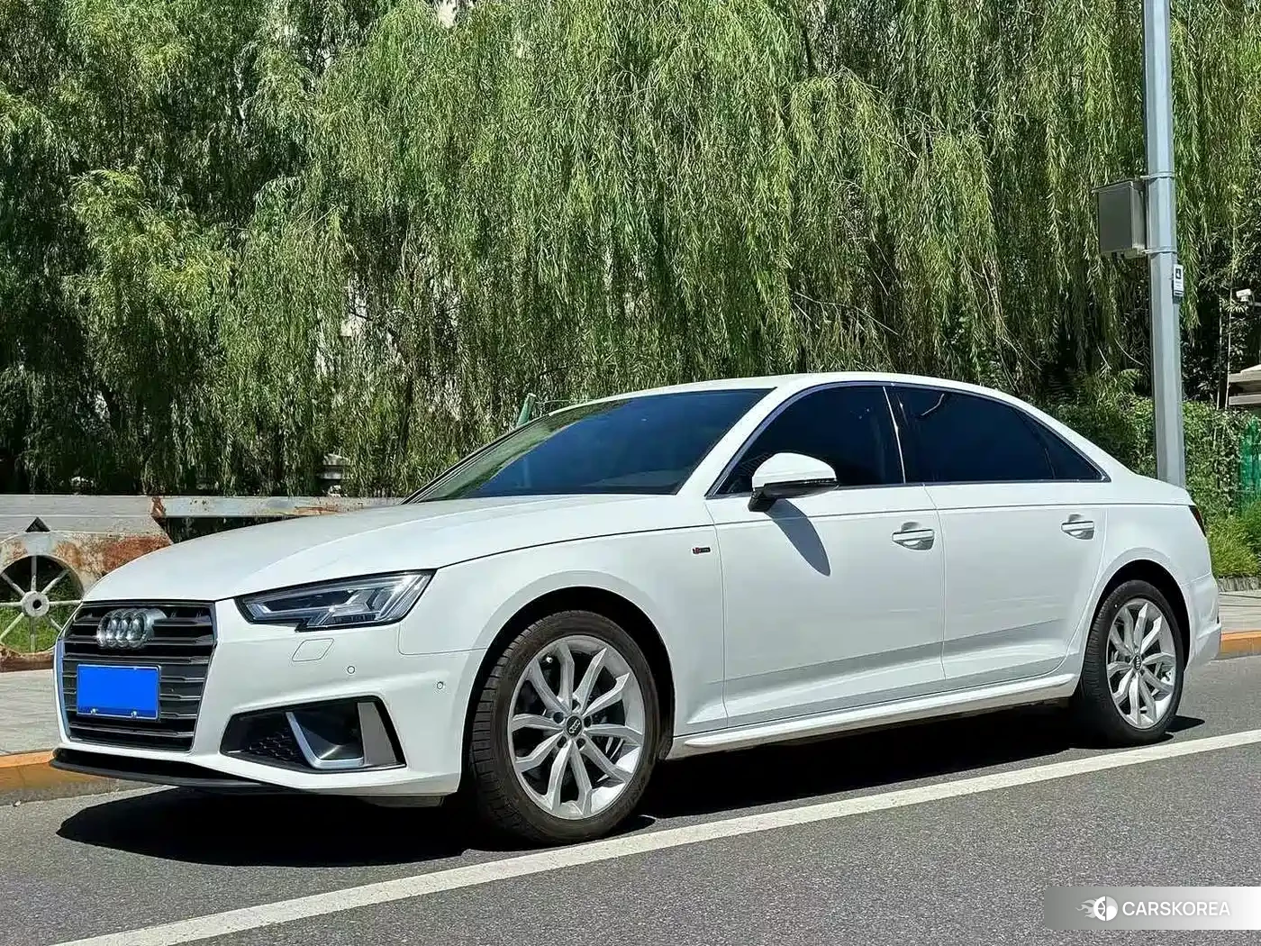 Audi A4L 2018 Белый из Китая
