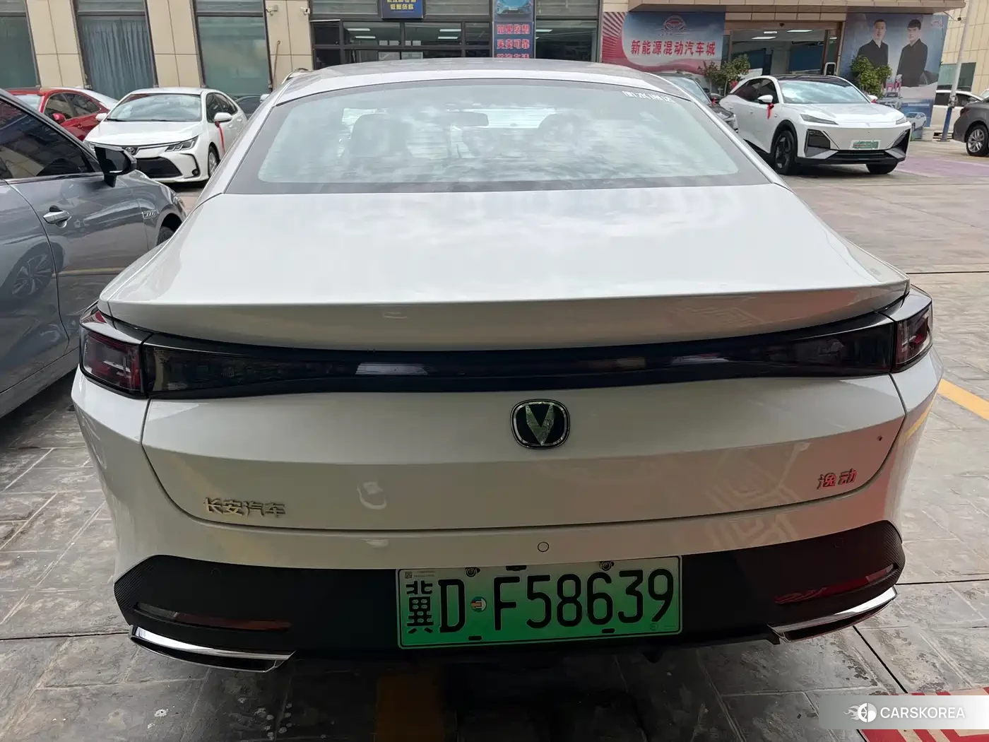 Chang'an Yidong PHEV 2026 Белый из Китая
