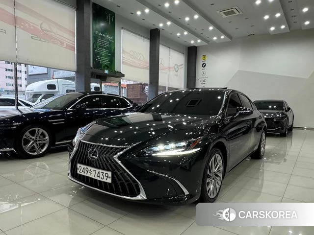 Lexus ES300h 7th generation 2024 Черный из Кореи