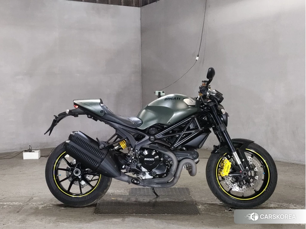 Проданный Ducati MONSTER 1100 EVO DIESEL 2012 из Японии