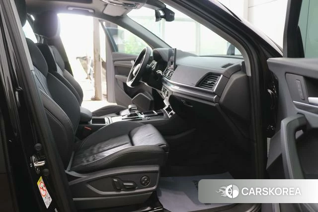 Audi Q5L 2022 Черный из Китая