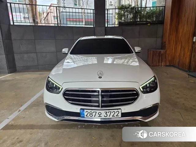 Mercedes-Benz E-Class W213 2021 Белый из Кореи