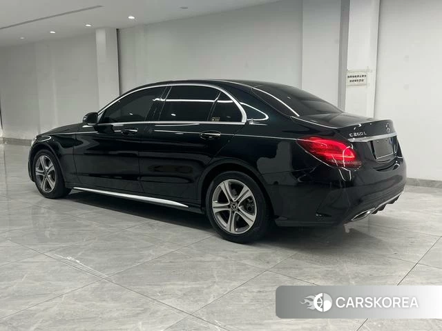 Mercedes-Benz Class C 2021 Зеленый из Китая