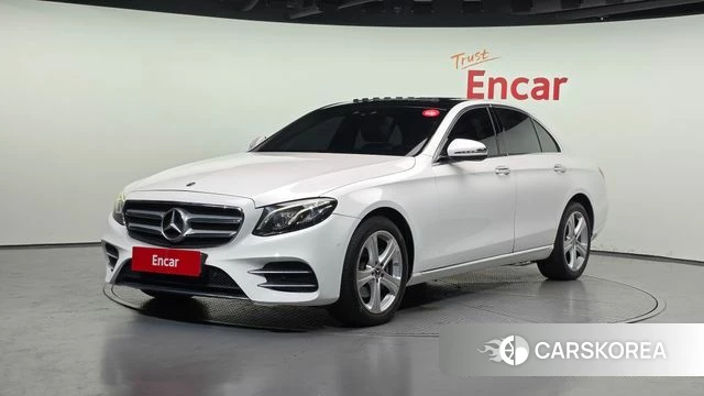 Mercedes-Benz E-Class W213 2018 Белый из Кореи