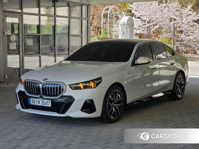 BMW 5 Series (G60) 2025 Белый из Кореи