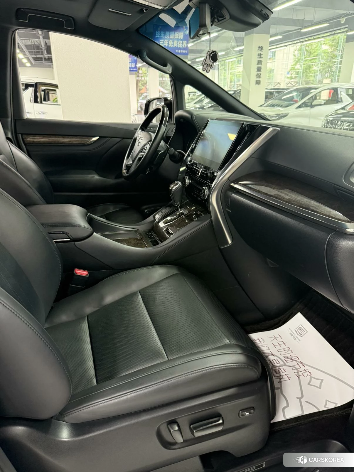Toyota Elfa 2021 Черный из Китая