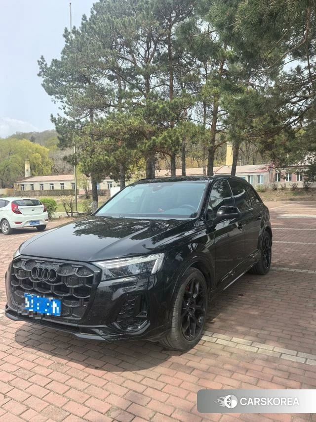 Audi Q7 2025 Черный из Китая