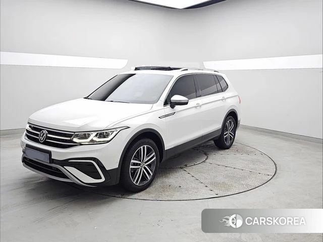 Volkswagen Tiguan Allspace 2023 Белый из Кореи