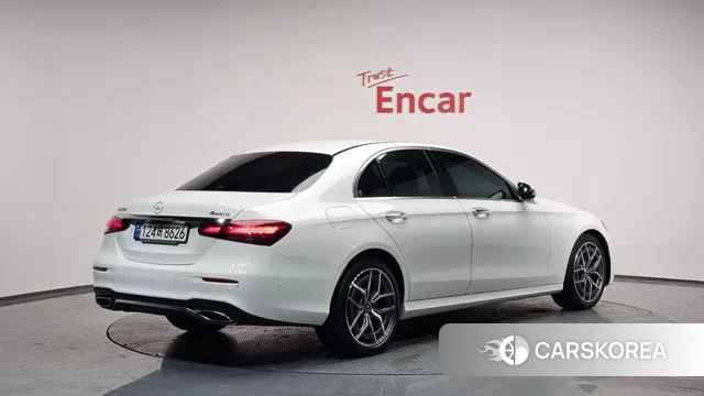 Mercedes-Benz E-Class W213 2021 Белый из Кореи