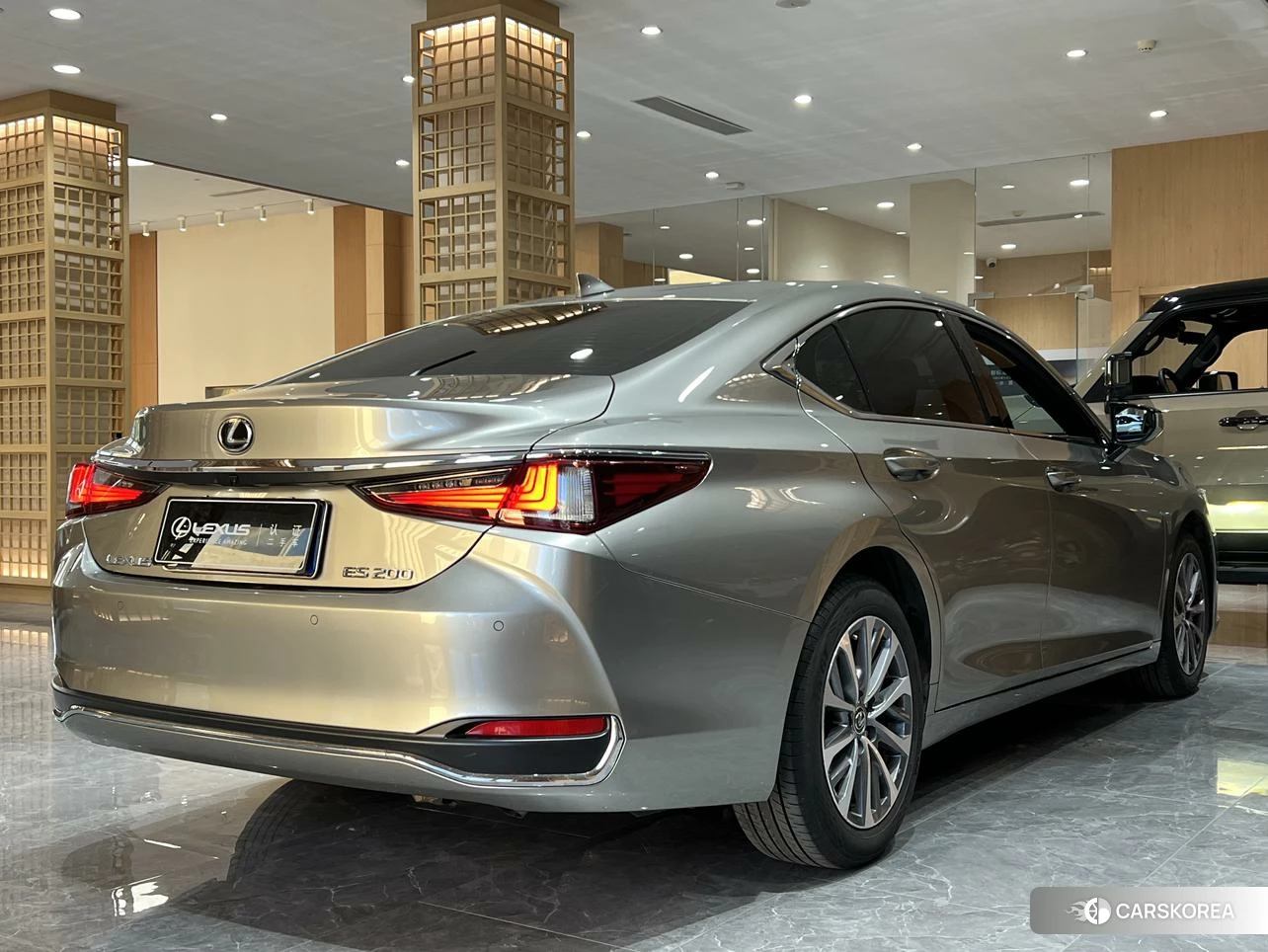 Lexus ES 2022 Серебристо-серый из Китая
