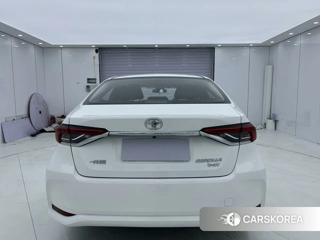 Toyota Corolla 2021 Белый из Китая