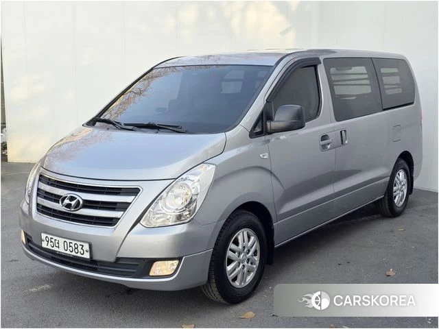 Hyundai Grand Starex 2018 Серебристо-серый из Кореи