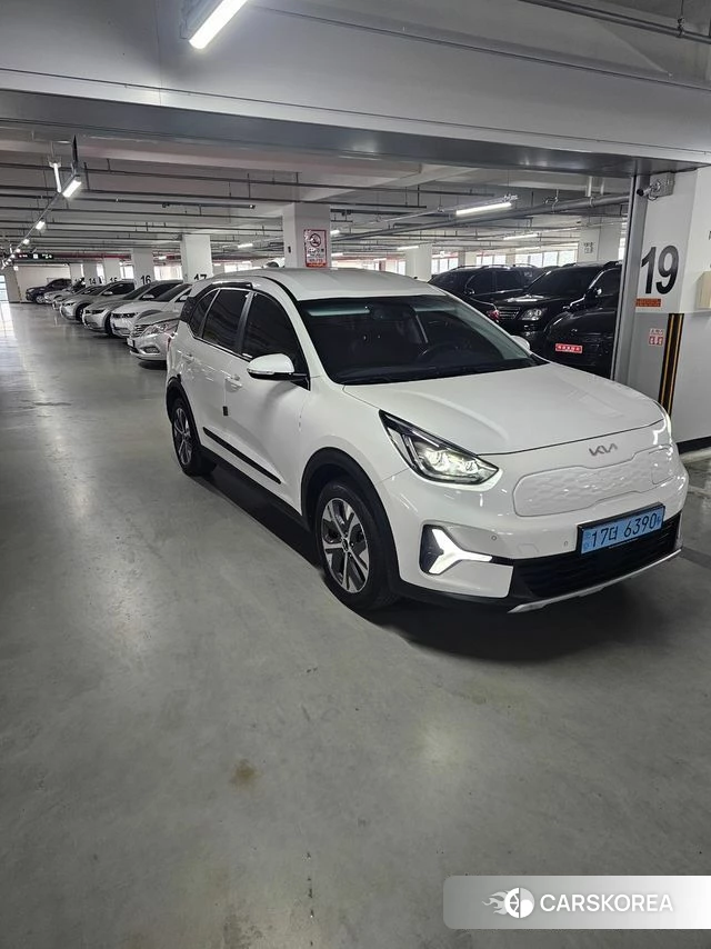 Kia Niro Plus 2022 Белый из Кореи