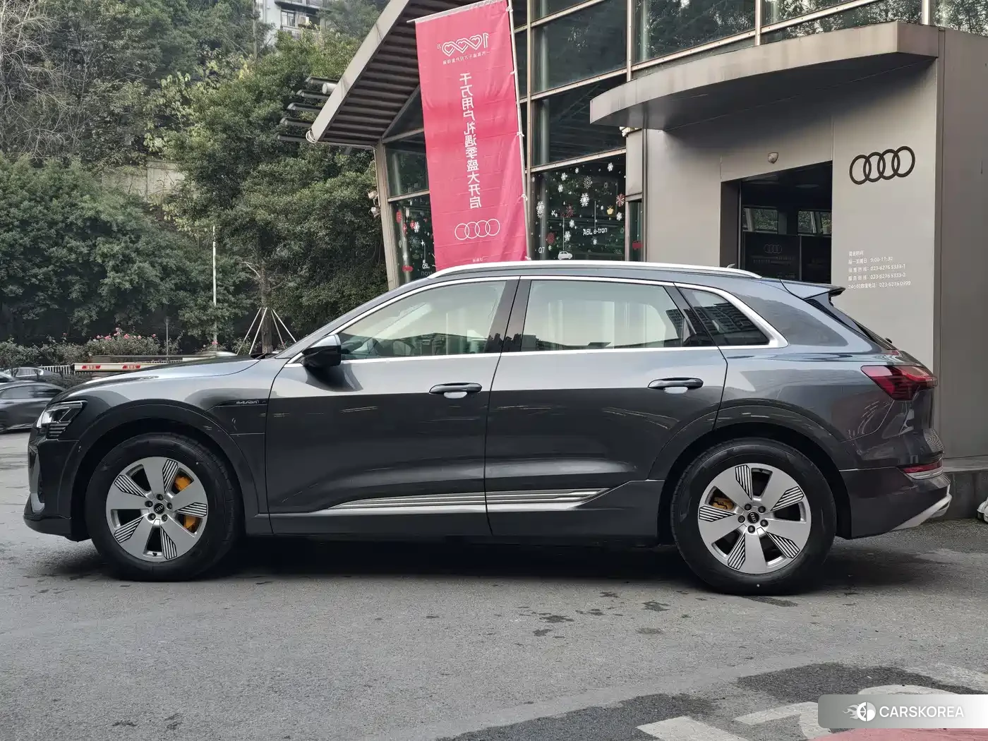 Audi e-tron 2026 Silver/gray из Китая