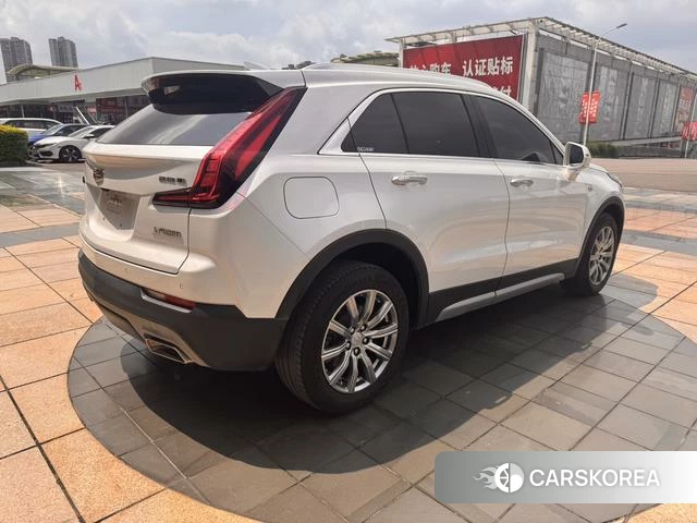 Cadillac XT4 2021 Белый из Китая