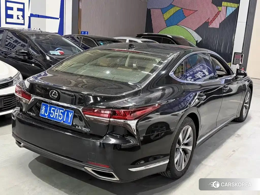 Lexus LS 2018 Черный из Китая