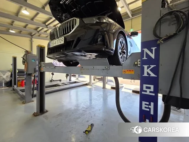 BMW 5 Series (G60) 2024 Черный из Кореи